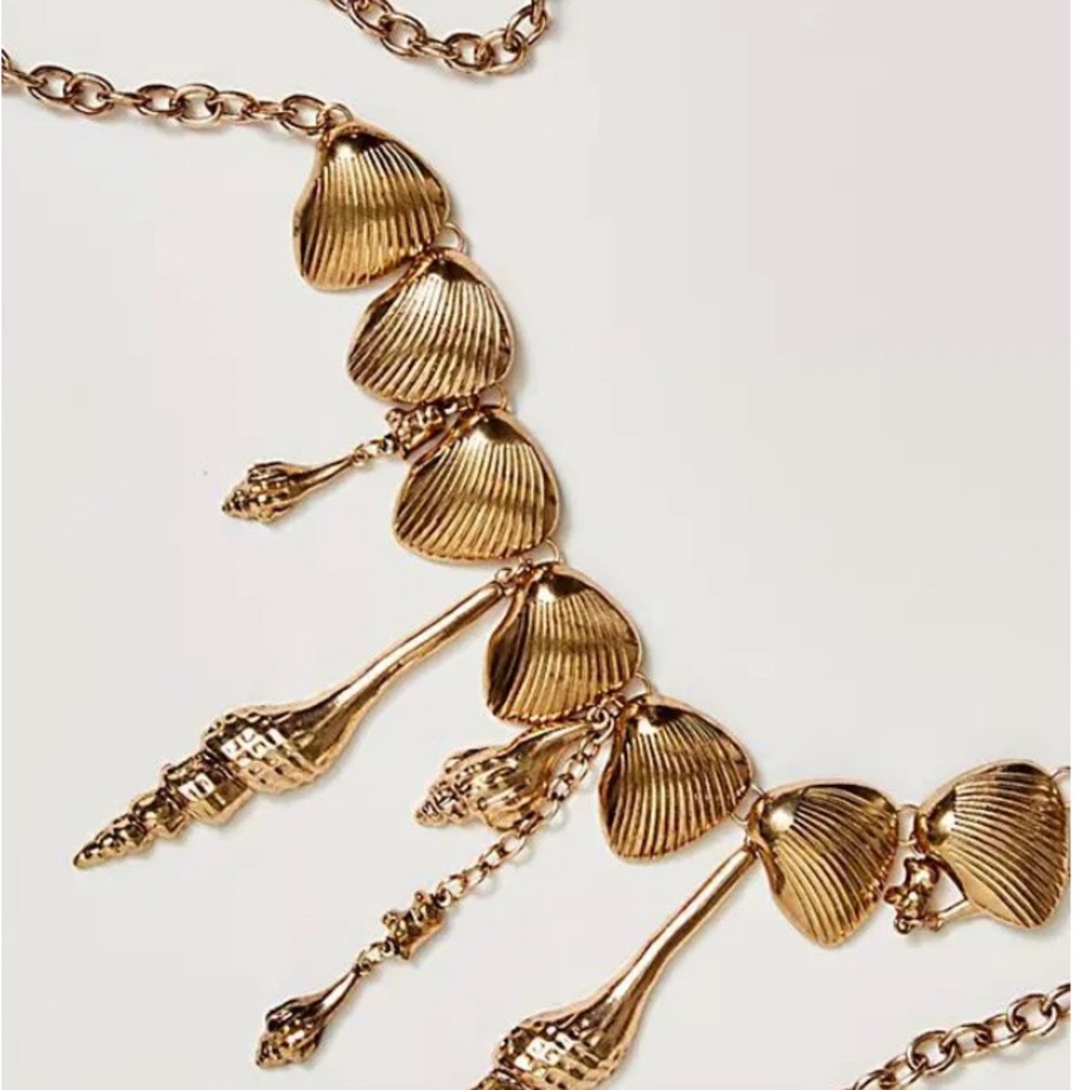Free people nwt Gold Shell and Conch Necklace